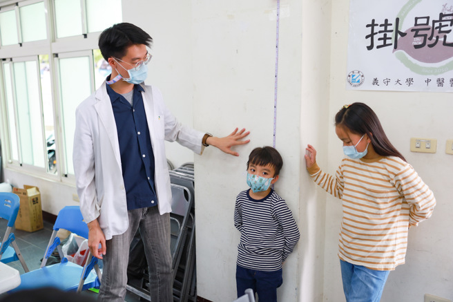 走进偏乡后，师生发现地区人口老化严重，且医疗资源明显不足，所以在参与义诊过程中，深深感受到身为医护人员的责任重大。