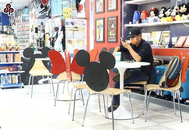 近来屡屡传出超商夜间工作遭攻击，甚至还有店员因此死亡。（报系资料照）