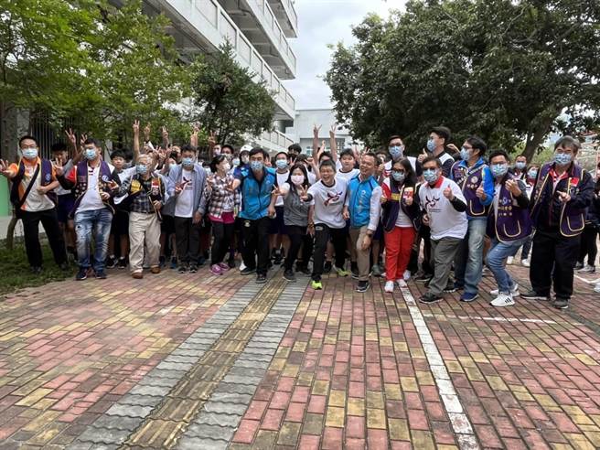 苗栗縣公館國中1日舉辦全校師生路跑活動。（公館國中提供／謝明俊苗栗傳真）