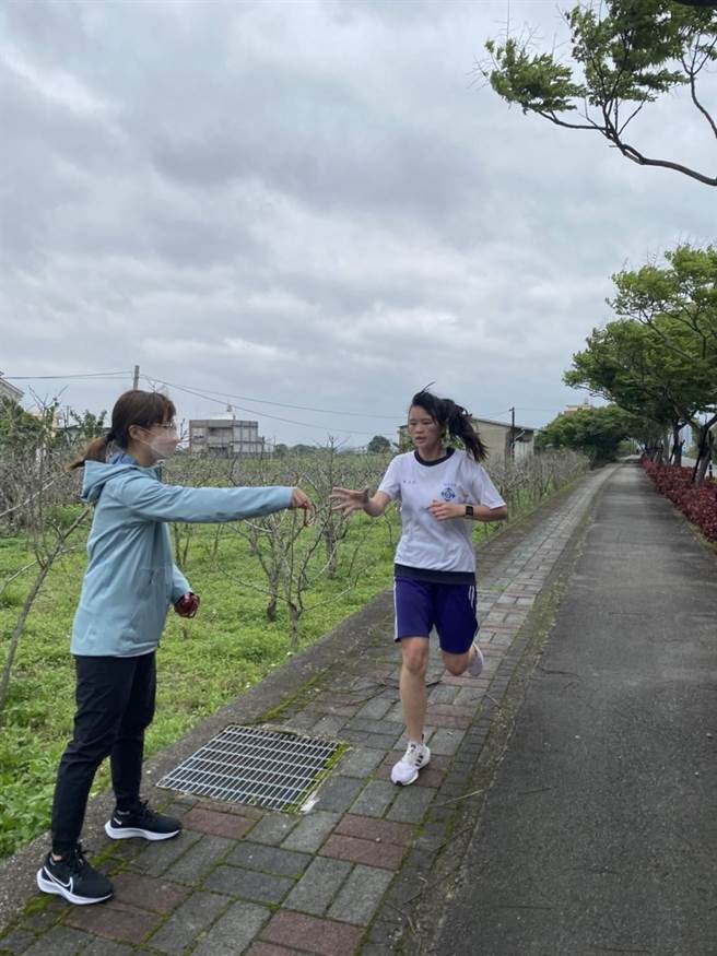 苗栗縣公館國中1日舉辦全校師生路跑活動。（公館國中提供／謝明俊苗栗傳真）