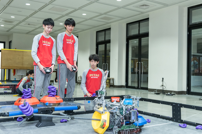 「Geared Up」荣获评审类奖项─创新奖，有别于其他队伍的常规操作，别出心裁的创意获得评审高度讚赏。