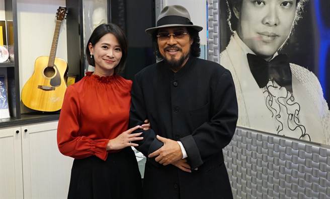 侯乃榕访问综艺大哥张菲。（台视提供）