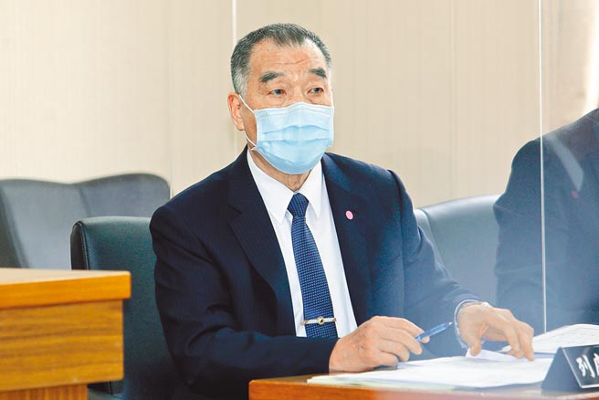 美國智庫提到，因應美軍西太平洋部署，共軍拿敵練兵。國防部長邱國正3月31日在立法院表示，有發覺到這個問題，中共「逢艦必跟、逢機必問」，他們也在改變。（黃世麒攝）