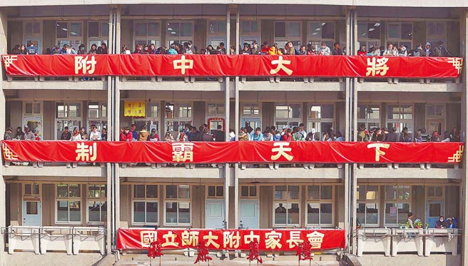 大學甄選入學委員會昨公布今年申請入學一階結果，通過率83.12％，是7年來最高。圖為108學年度大學學測考場。（本報資料照片）