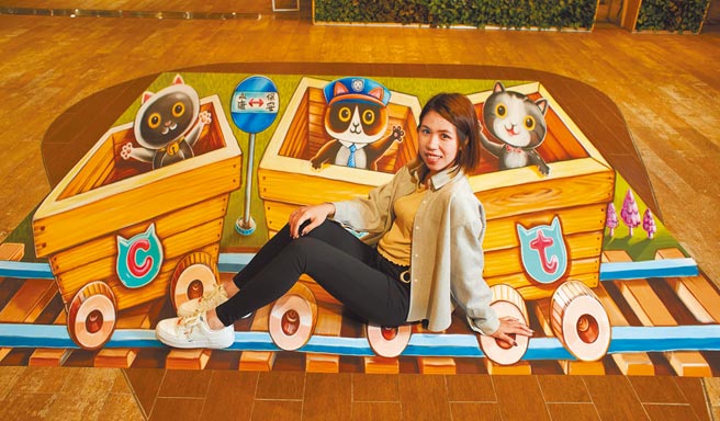 Global Mall今年母亲节独家与3D立体喷绘艺术家图龙苏家贤合作，于全台八店推出「3D猫咪艺术画」。（Global Mall提供）