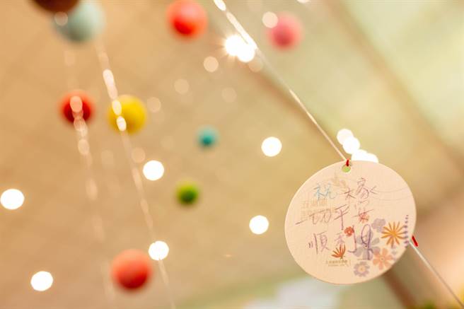 「生命的乐章」装置艺术结合追思文化，让参与民眾能遥寄思念。（业者提供／卢金足台中传真）