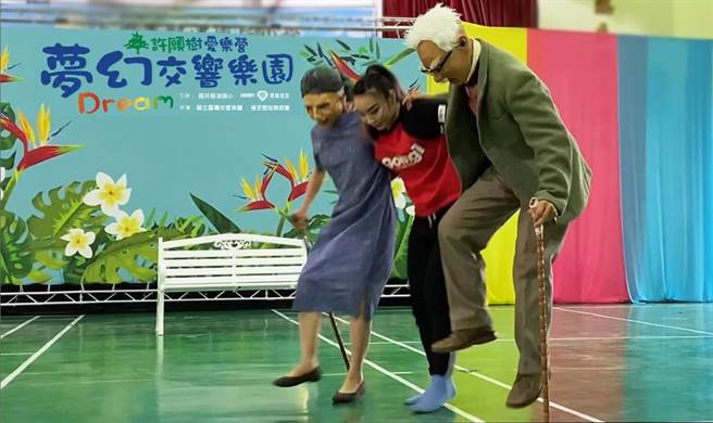 精锐建设许愿树课程至今已持续第六年，儿童节教导小朋友敬老教育，寓教于乐。（卢金足摄）