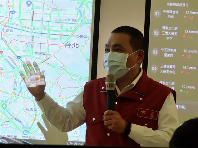 清明連假第一天 侯友宜：匝道儀控要彈性調整。（葉德正攝）