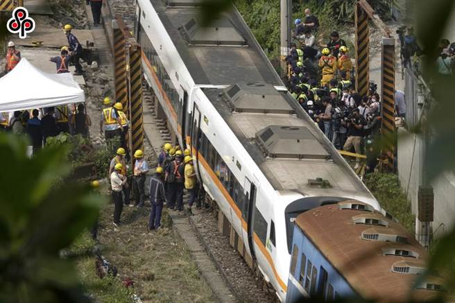 台铁为悼念1年前殉职司机员及罹难旅客，台铁全线订于今日上午9时28分45秒起，各级列车鸣笛30秒追思。（本报资料照）