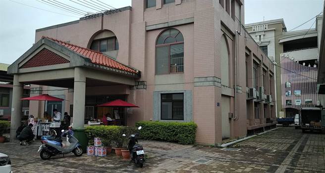 金城國中藝文中心的坐落位置，讓一些家長「迷路」找不到。（讀者提供）