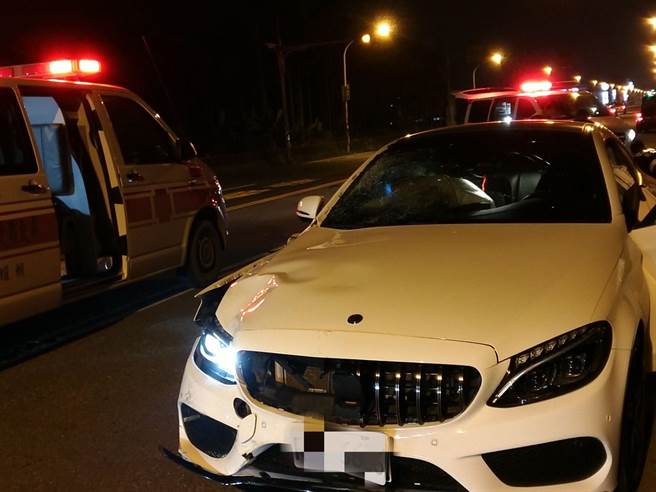 屏東東港鎮1日晚間發生死亡車禍，母子雙載回家遇死劫。（警方提供／謝佳潾屏東傳真）