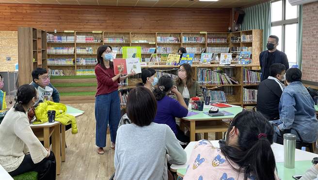 大肚区瑞井国小，校内志工阅读推动增能研习。（教育局提供）