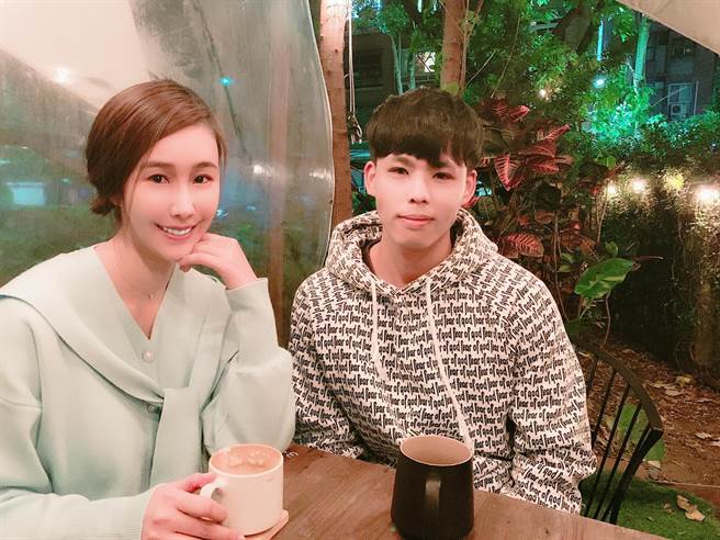 黃心娣（左）、新人張均。經紀人提供