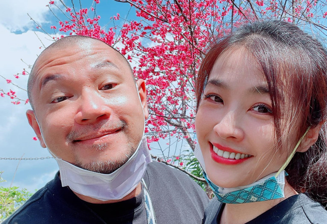 小娴与金刚跑到南部做生意。（图／小娴脸书）