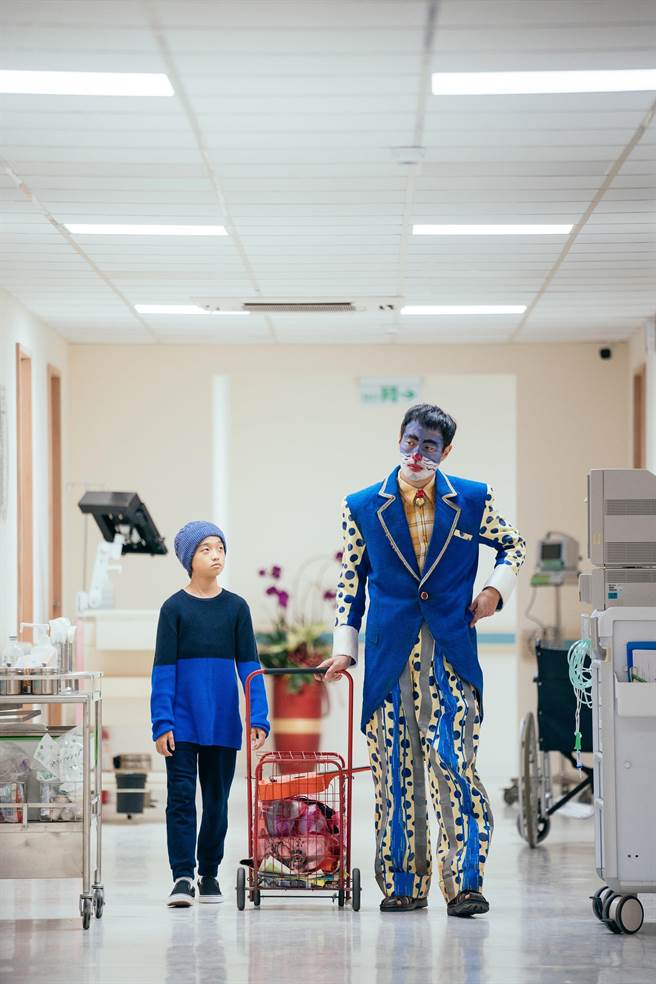 杨佑寧（右）、白润音两人同样面对人生的绝望。（CATCHPLAY＋提供）