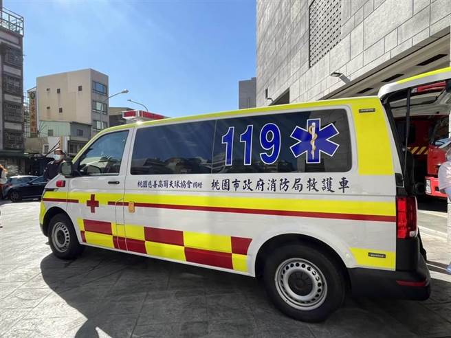 桃園蘆竹2日發生翻車事故，2男緊急送醫搶救，圖為救護車示意圖。（陳夢茹攝）