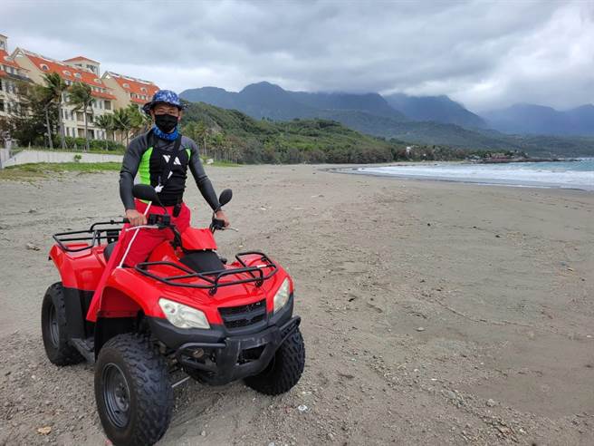 台东杉原湾是民眾热爱的戏水景点，因应夏季来临，台东县府即日起启动海域安全巡逻团队。（台东县府提供／蔡旻妤台东传真）