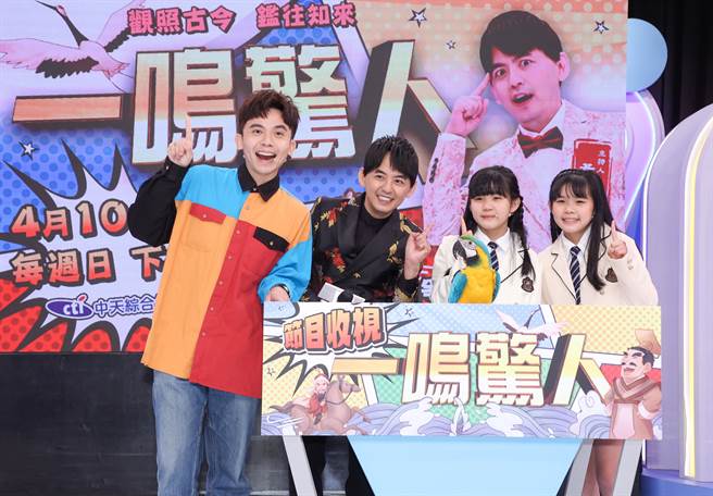 今天记者会上，邀来最萌国中生左左右右与学霸黄豪平站台。（罗永铭摄）