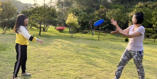 亲子共同运动有助于增加家庭幸福感，休閒时刻和孩子一起「玩转动，抛出好心情」吧！图／董氏基金会提供