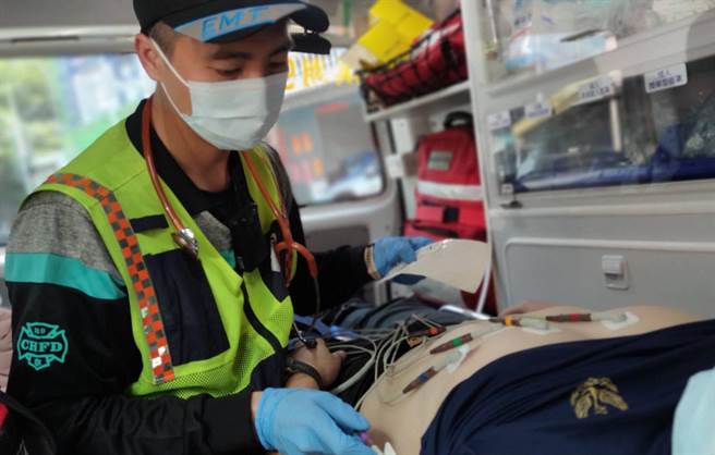 彰化縣消防救護員楊志員8天救了3位急性心肌梗塞病患。（彰化縣消防局提供／吳敏菁彰化傳真）