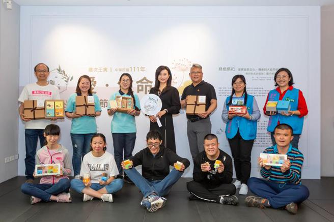 （五湖園開發集團攜手公益團體舉辦公益愛心市集。圖／業者提供）