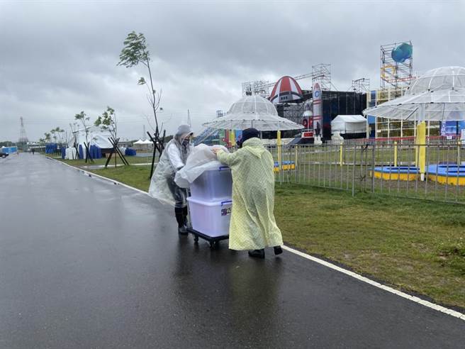 由于中央气象局预报显示新竹市周日仍是持续有风有雨，为安全考量，新竹市政府评估后决定「2022新竹市儿童艺术节─风的运动场」明（3）日仍暂停开放。（新竹市政府提供／陈育贤新竹传真）