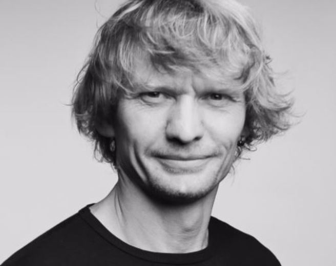 不幸殉职的乌克兰摄影师莱文(Maks Levin)。(图/截自@KyivIndependent推特)