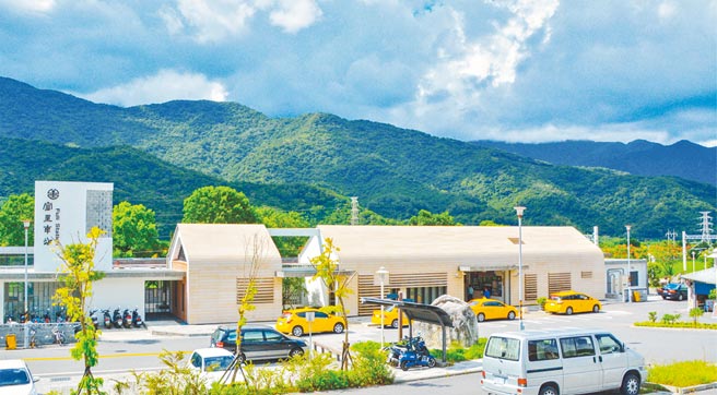 富里车站身为米乡的门户，车站建筑以米仓为意象再贴切不过。