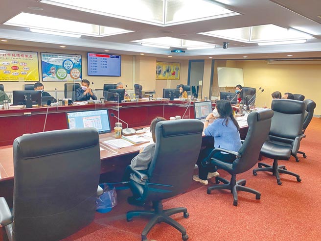 北市锺佩玲发现，财政局4年来仅成功活化7件房地，质疑财政局未积极推动。（游念育摄）