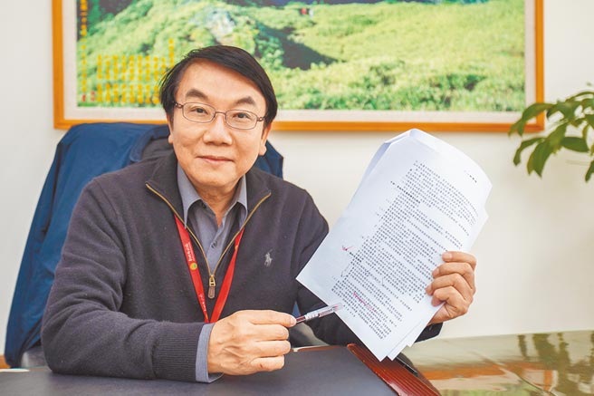 新竹县消保官靳邦忠说，建商无权以延迟完工对购屋者主张解除契约，若有做解约行为，将依违反消保法开罚。（罗浚滨摄）