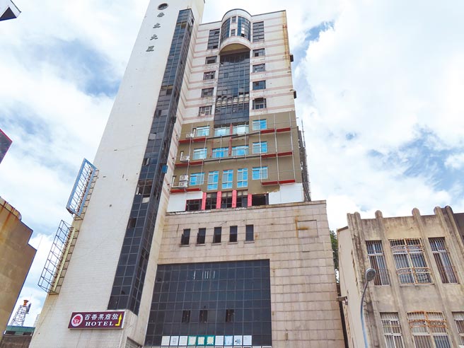 彰化市乔友大楼朝都市更新，迈出新里程。（吴敏菁摄）