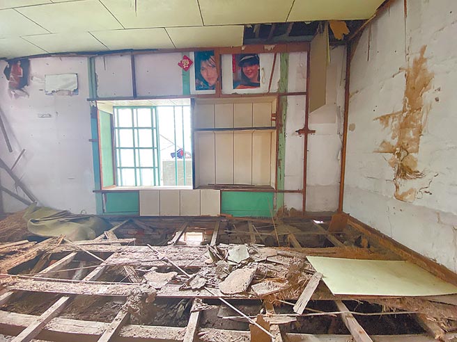 位於台南市中西區的「原台南刑務所木造建築群」，仍保有少見的浴場，未來修復後將重見天日。（曹婷婷攝）