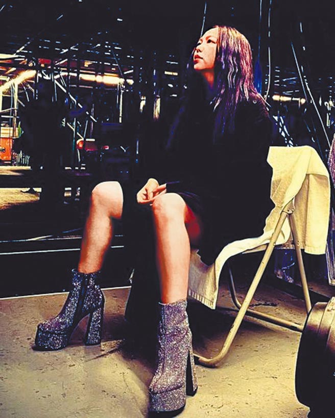 阿妹昨一早醒来莫名哭了一场，演出前释放情绪。（摘自IG）