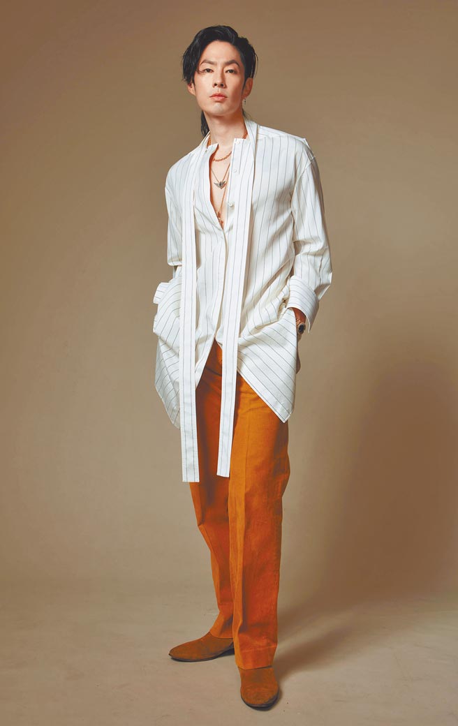 吴建豪在愚人节宣布进军国际歌坛。（环球音乐提供）