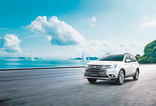 22年式中华三菱OUTLANDER配备电子式后视镜，附有前后行车记录功能。（中华三菱提供）