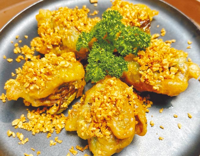 蒜香酥炸百香花果。（點水樓提供）