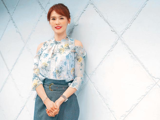 刘宜函气质出眾，已有10年播报经验。（粘耿豪摄）