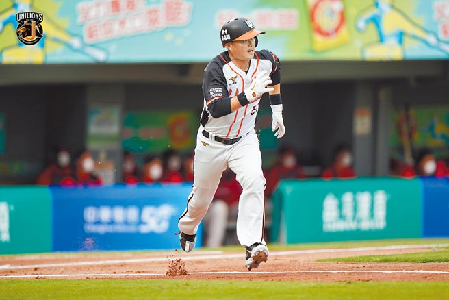 胡金龍改披統一獅戰袍。（統一獅提供）