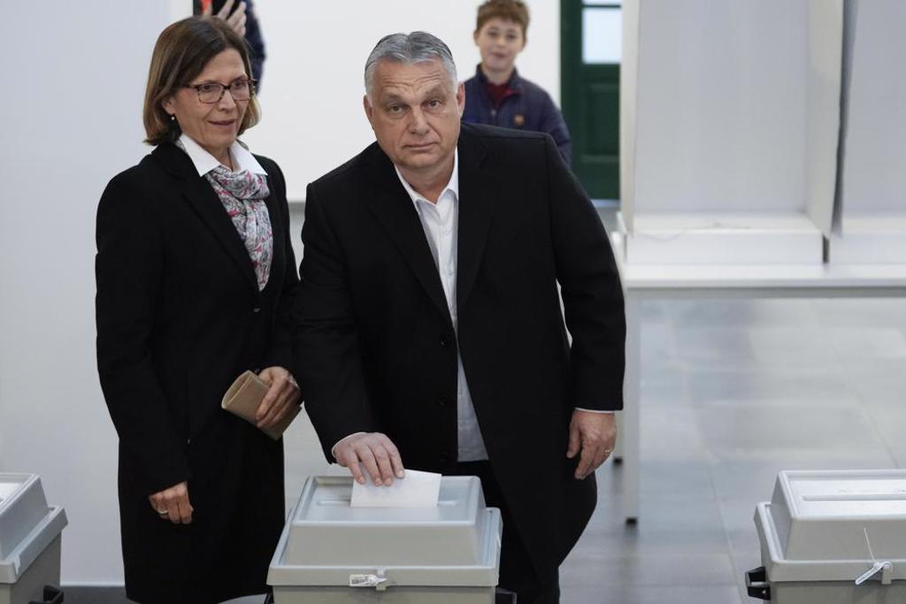 匈牙利总理欧尔班在投票所投票。图/美联社(photo:ChinaTimes)