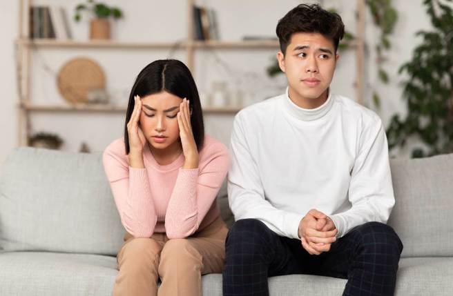 老公月薪8万，给老婆5万养小孩和婆婆，5年后要她归还300万，原PO哭喊，「她是全职妈妈怎么会有钱？」（示意图/Shutterstock提供）
