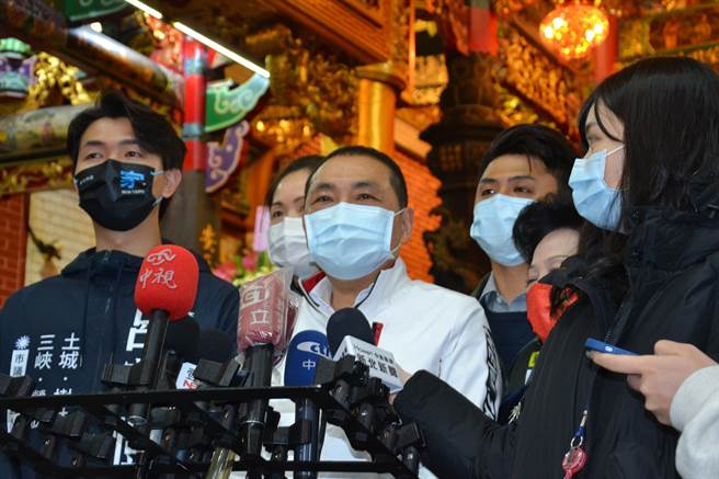 由于边境开放已不可能清零，外界好奇病毒共存是否是必然结果。侯友宜今回应，这是开放边境必然要承担之重，境内的管控会全力负起责任。（蔡雯如摄）