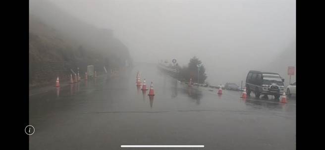 今天是清明連假第2天，合歡段台14甲線則因山區陣陣濃霧，人車稀少，交通良好。（新城警分局提供／羅亦晽花蓮傳真）
