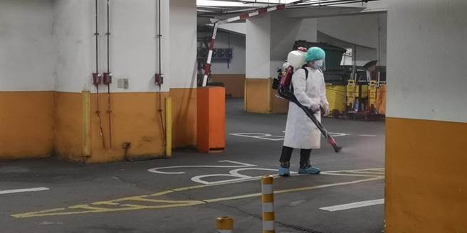 台中婚宴造成一名护理师确诊，她服务的医院3日传出再有9名患者确诊，医院周边也加强清消。（新竹县府提供／邱立雅竹县传真）