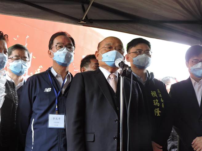 行政院长苏贞昌南下出席「环海翡翠轮」下水典礼。（洪靖宜摄）