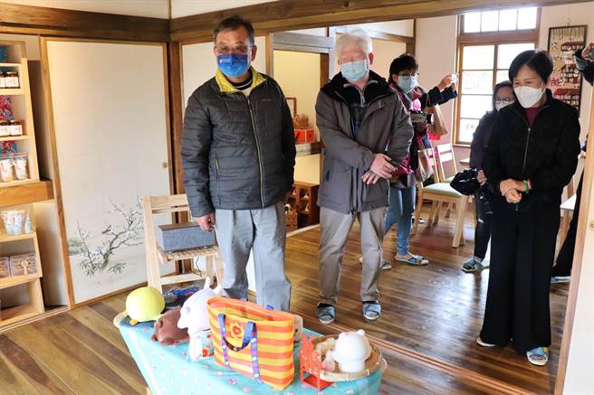 沿菊书店结合在地与旅外设计师、艺术家、社区文化工作者，企盼携手打造出属于海洋住民独特的文化力。（图／张茂雄摄）