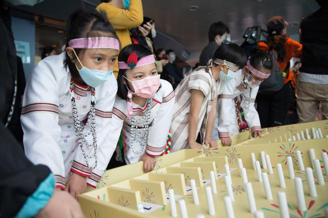 即起至5月8日，台北市政府与台北101 89F观景台联手举办「爱在云端101儿童公益市集」。（台北101提供）