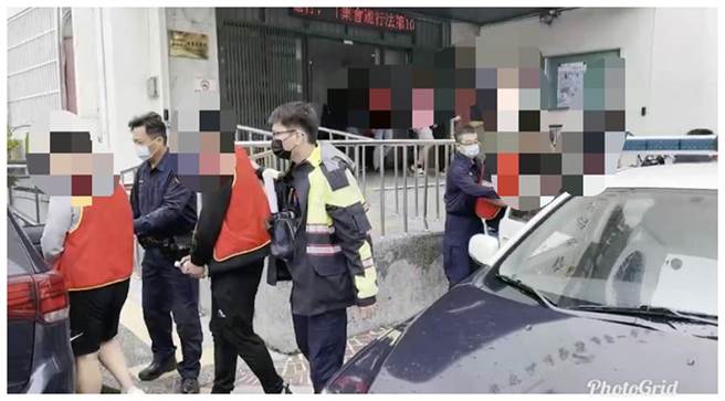 台南市警一分局将12名打群架的年轻人依妨害秩序及伤害罪嫌移送法办。（读者提供／洪荣志台南传真）