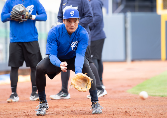 富邦悍将王胜伟转队后首度面对老东家。（富邦悍将提供）