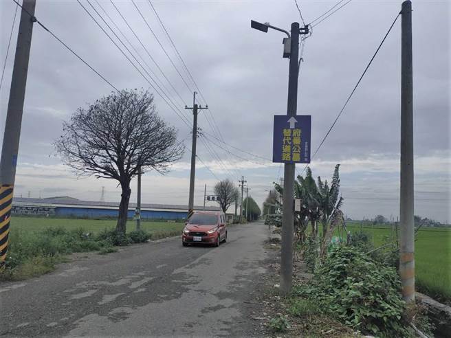 减少扫墓塞车，云林县北港府番公墓替代道路奏效。（张朝欣摄）