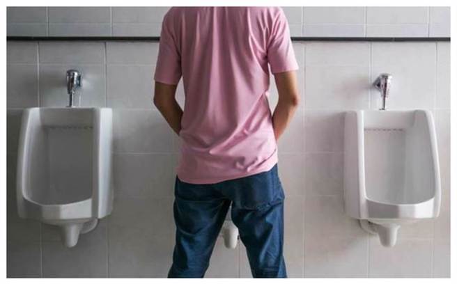 许多人发现尿尿时会有泡泡，医师提醒，若发现一种状况要赶快就医，恐是肾臟出问题！(示意图/达志影像)